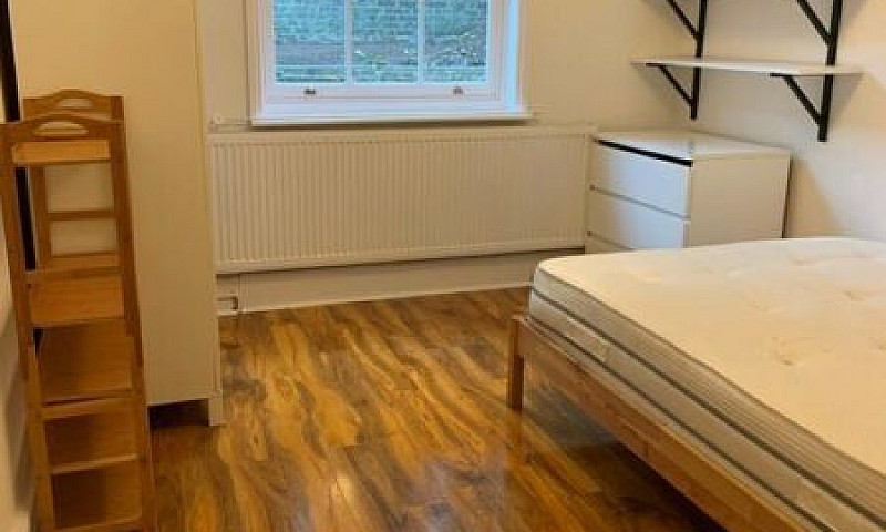 2 Bedroom Flat In Ca...