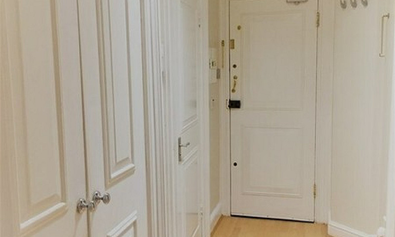 1 Bedroom Flat In La...