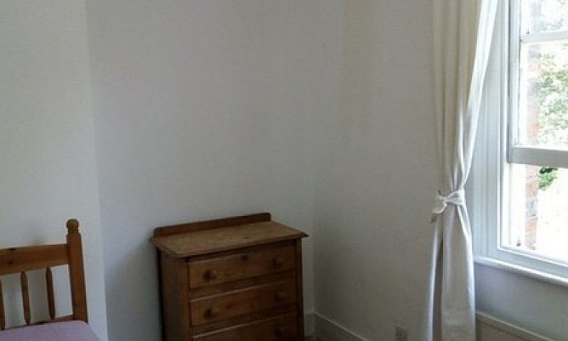 2 Bedroom Flat In Wi...