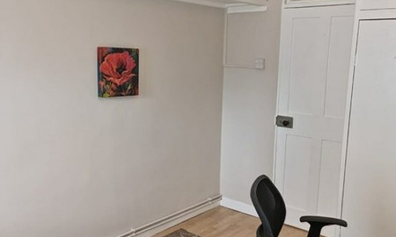 3 Bedroom Flat In Wi...
