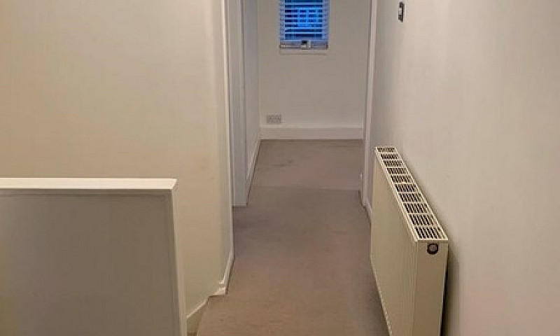 2 Bedroom Flat In Gr...
