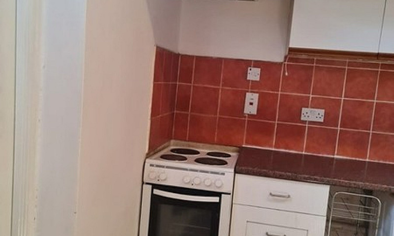 1 Bedroom Flat In St...
