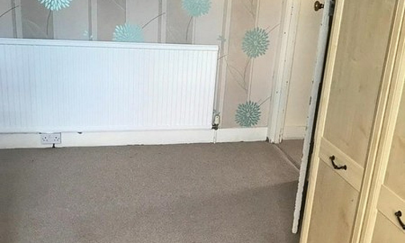 2 Bedroom Flat In Lo...