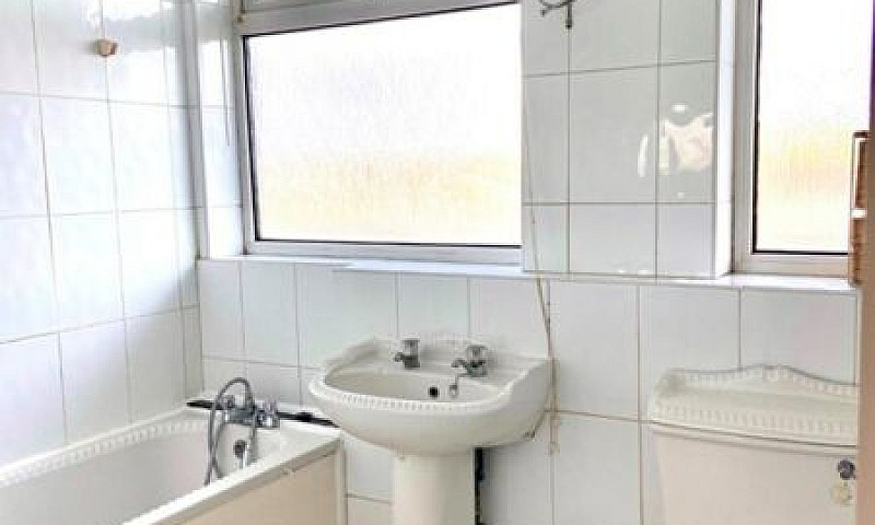 4 Bedroom Flat In We...