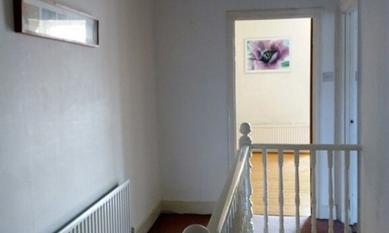 2 Bedroom Flat In Wi...
