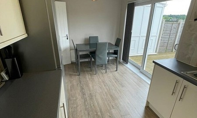 3 Bedroom House In L...