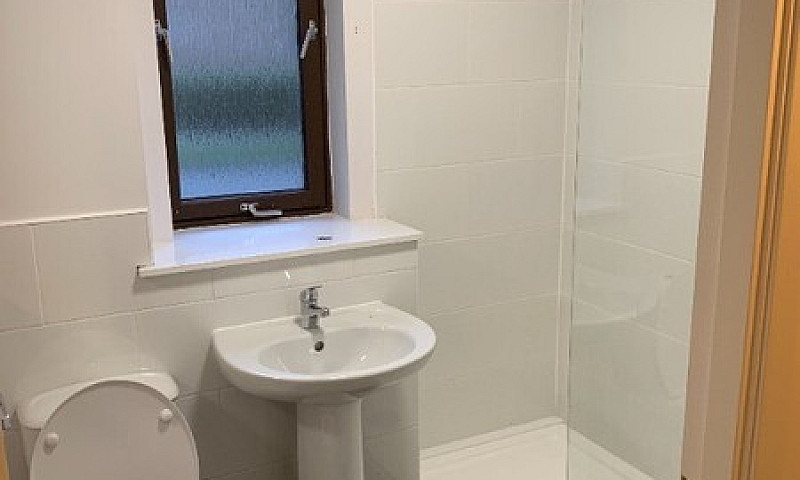 1 Bedroom Flat In He...