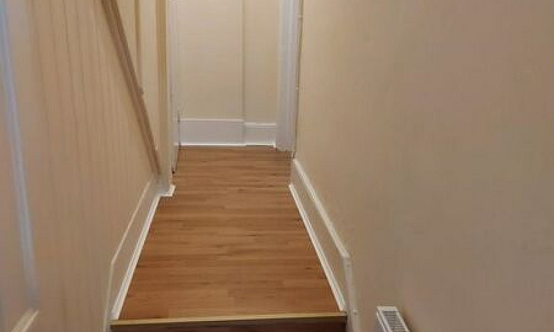 2 Bedroom Flat In Le...