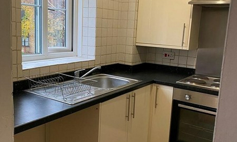 2 Bedroom Flat In Ki...