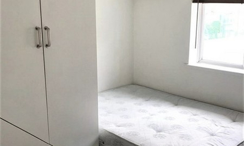 1 Bedroom In Trelawn...