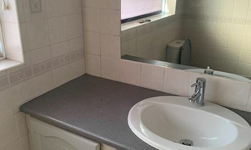 3 Bedroom House In A...