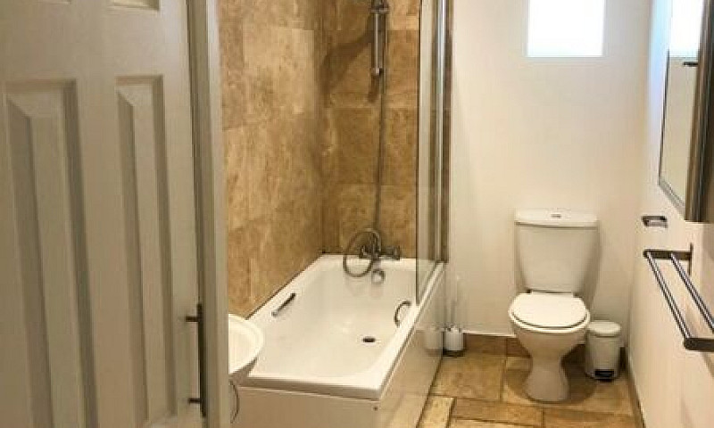 2 Bedroom Flat In Mu...