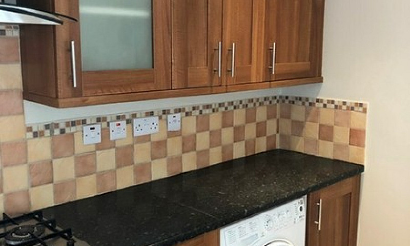 2 Bedroom Flat In Co...