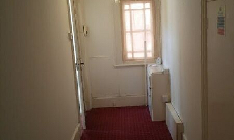 1 Bedroom Flat In Ho...