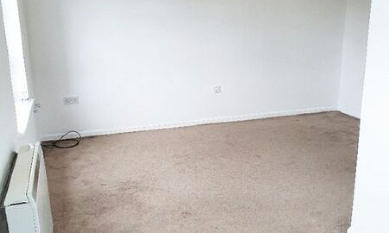 2 Bedroom Flat In Ha...