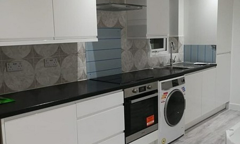 4 Bedroom Flat In Ce...