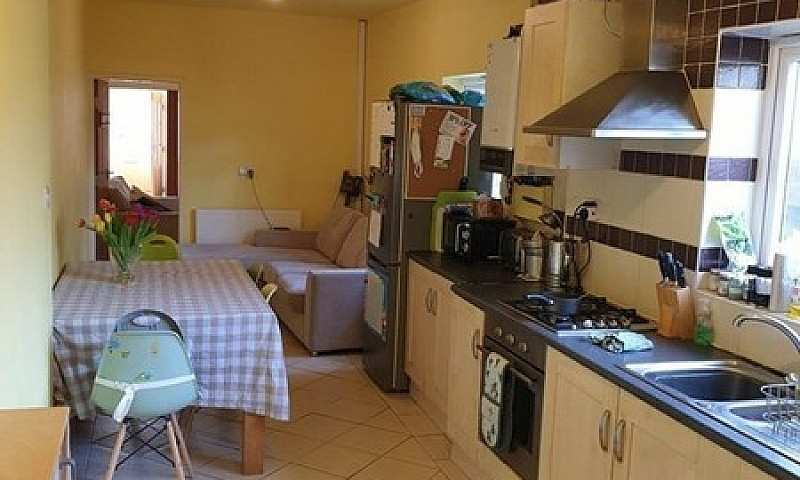 5 Bedroom House In H...