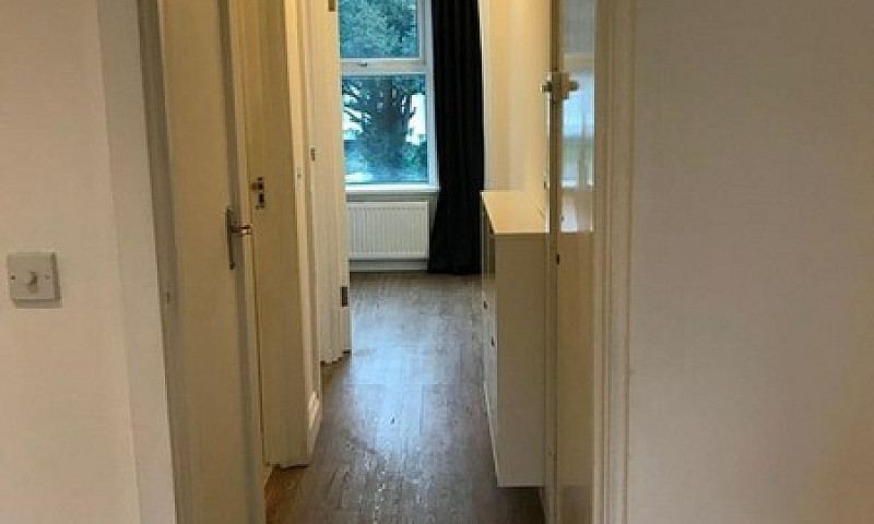 1 Bedroom Flat In Mo...