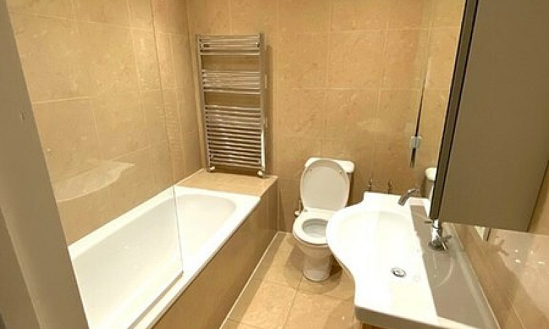 3 Bedroom Flat In We...