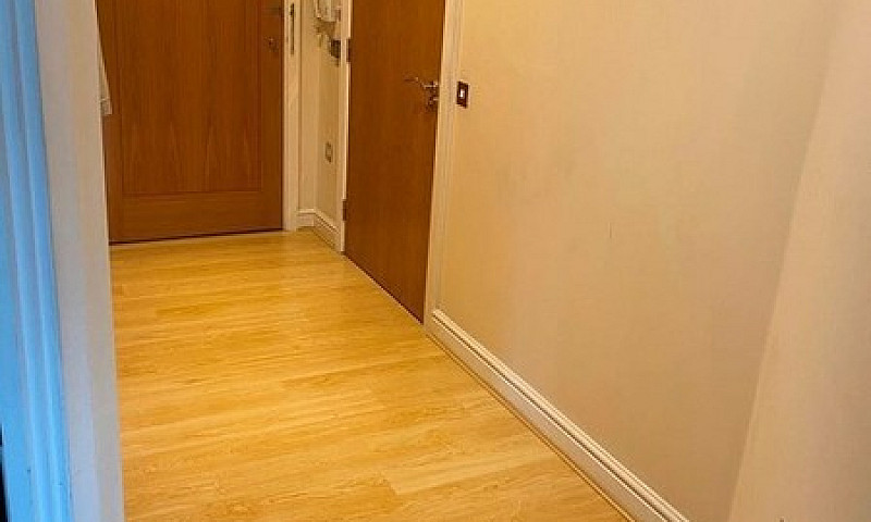 2 Bedroom Flat In Ba...