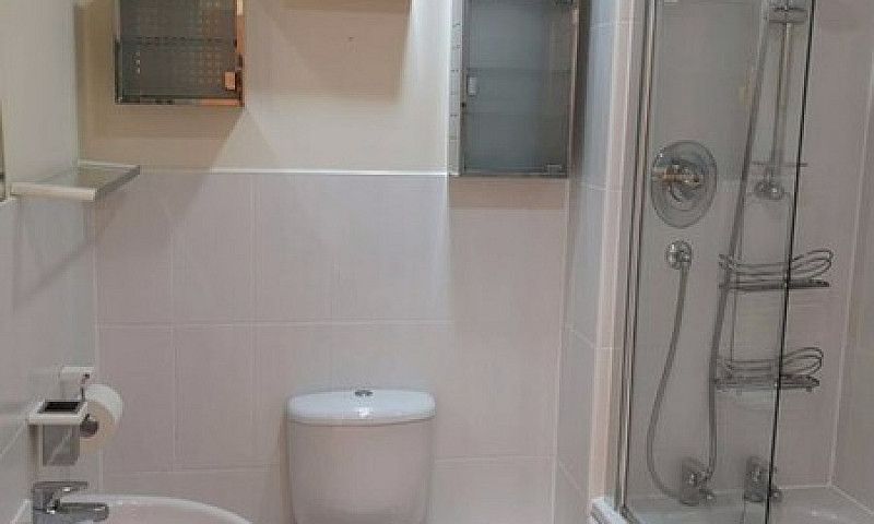 2 Bedroom Flat In Ci...