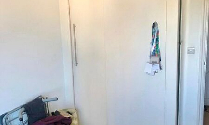 2 Bedroom Flat In As...