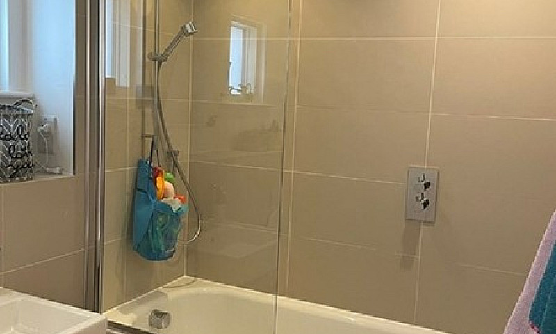 2 Bedroom Flat In Ch...