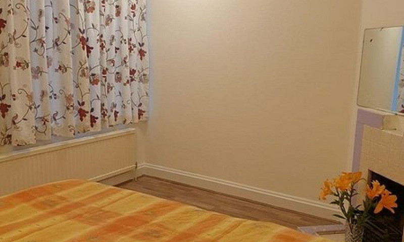 2 Bedroom Flat In Pa...