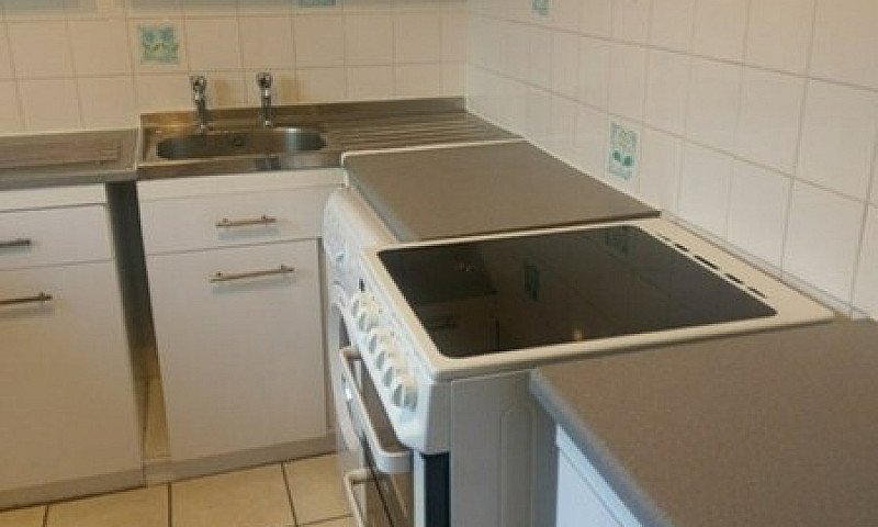 1 Bedroom Flat In Ta...