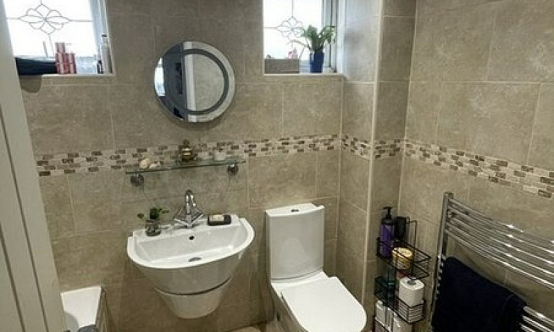 3 Bedroom House In O...
