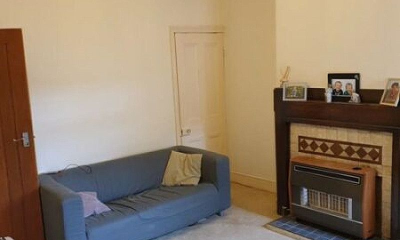 5 Bedroom House In H...