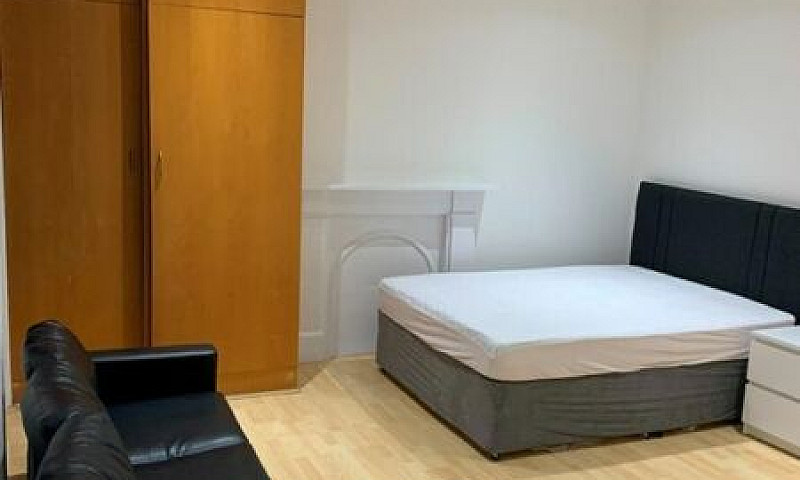 Studio Flat In Baron...