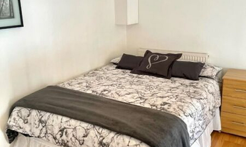 1 Bedroom Flat In Le...