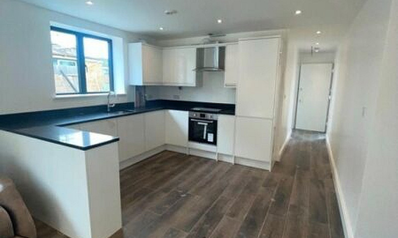 3 Bedroom Flat In Wa...
