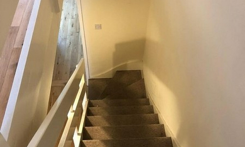 4 Bedroom Flat In St...