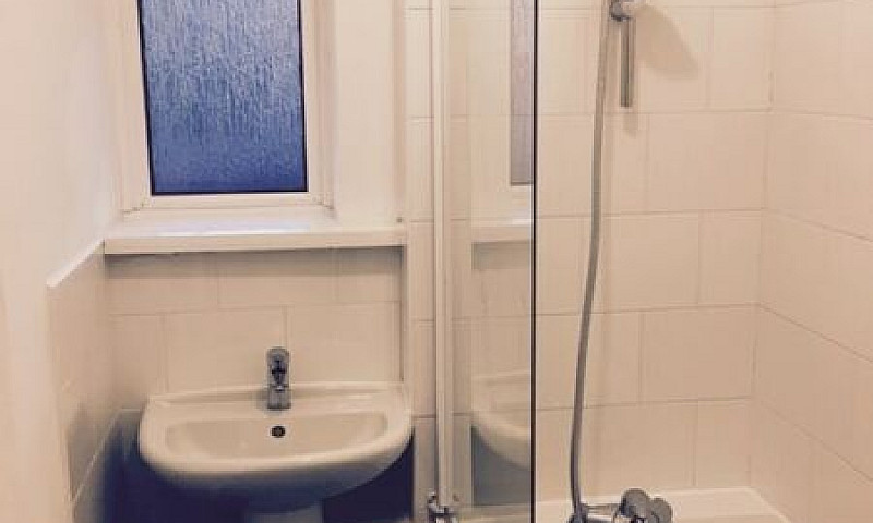 1 Bedroom In Colling...