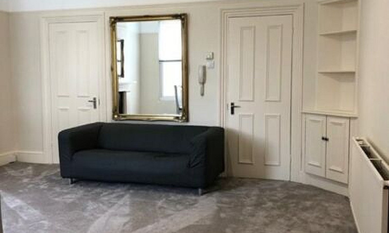 2 Bedroom Flat In Me...