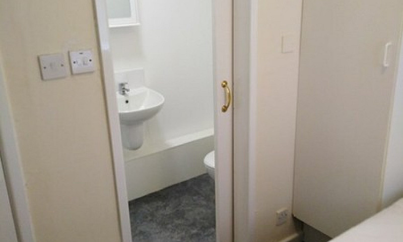 1 Bedroom Flat In An...
