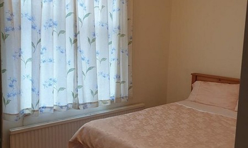2 Bedroom Flat In Pa...