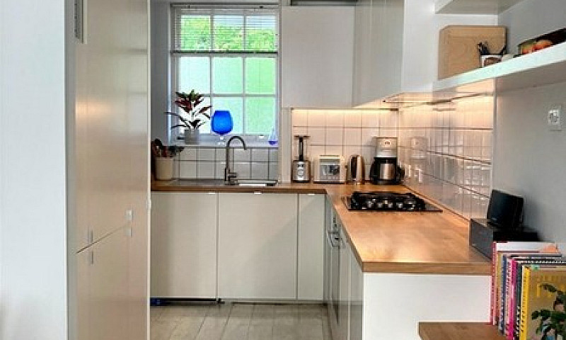 2 Bedroom Flat In Pa...