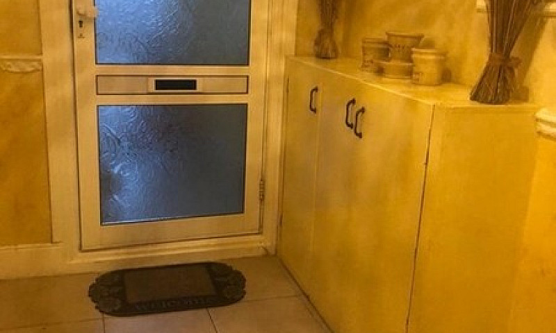 4 Bedroom Flat In Il...