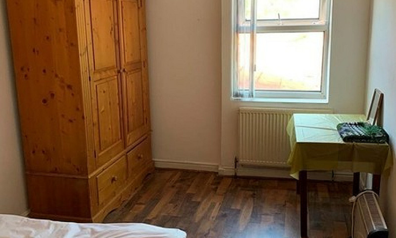 1 Bedroom In Stratfo...
