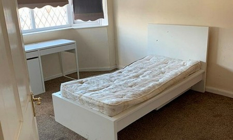 3 Bedroom House In A...