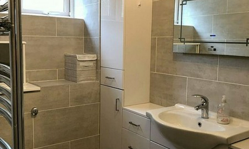 1 Bedroom Flat In De...