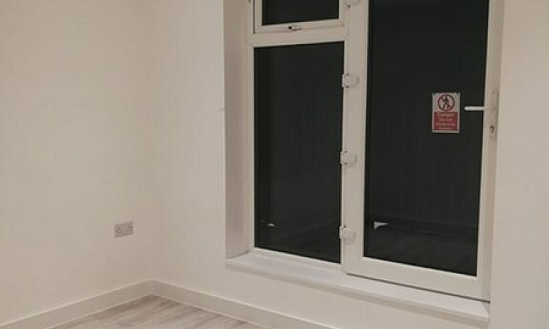 4 Bedroom Flat In Ce...