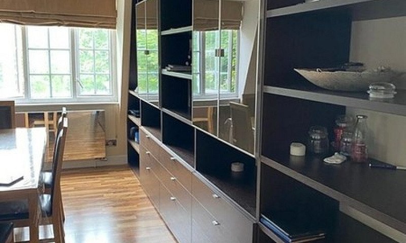 2 Bedroom Flat In Su...