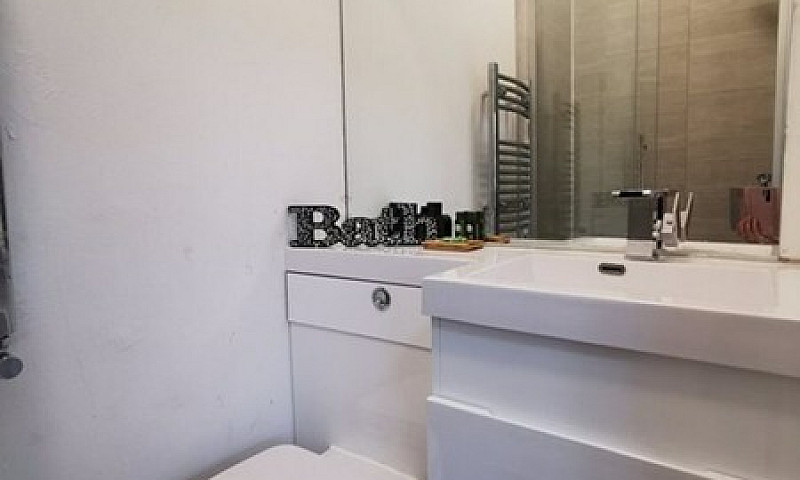 Studio Flat In Suite...