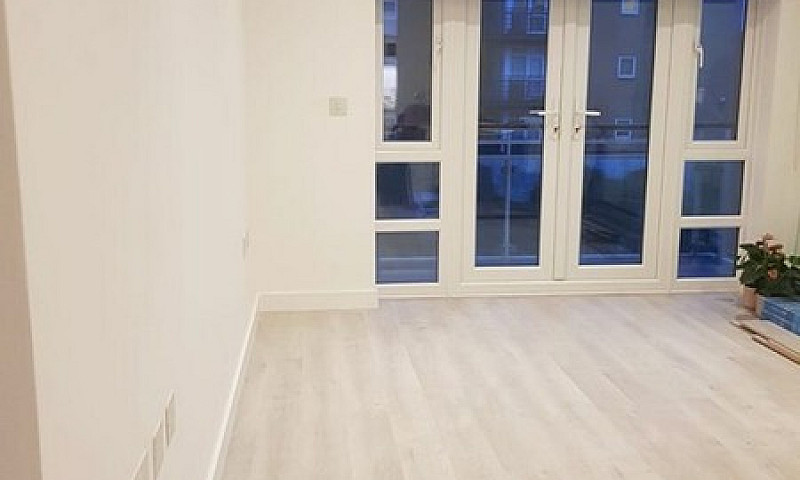2 Bedroom Flat In St...