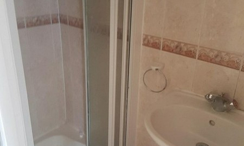 4 Bedroom House In E...