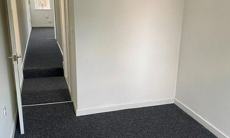 2 Bedroom Flat In Wh...